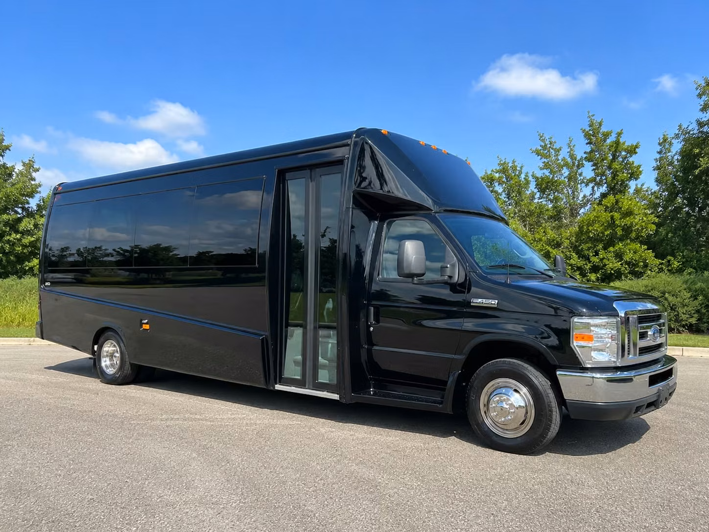 lansing 18 passenger minibus rental